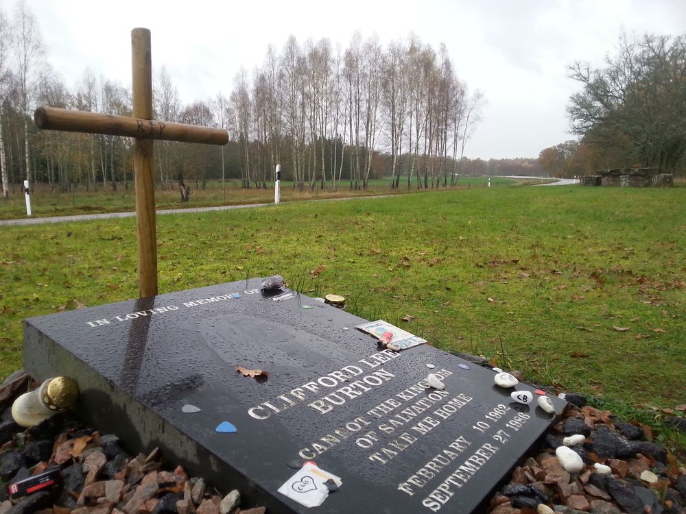 Cliff Burton Gedenkstein in Schweden