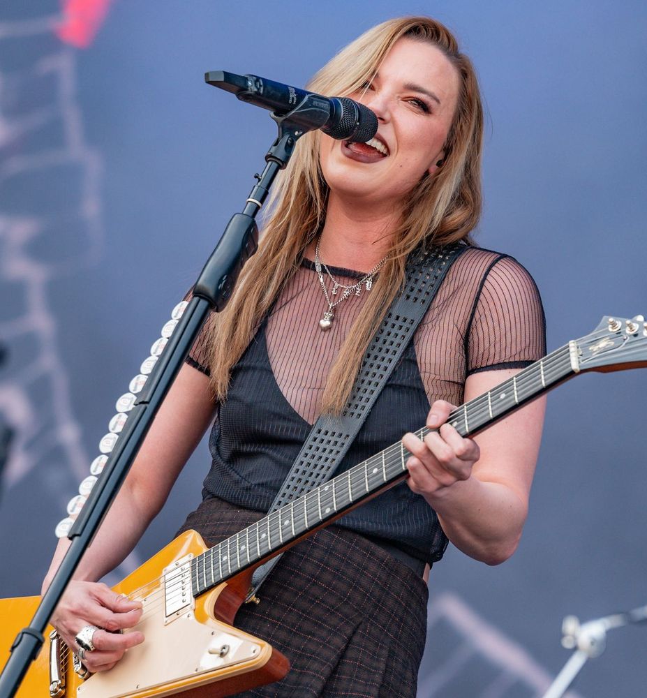 Lzzy Hale von Halestorm live – King Ultramega Cover Birth Ritual