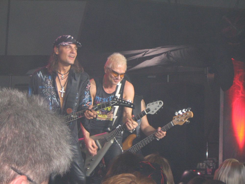 Scorpions live