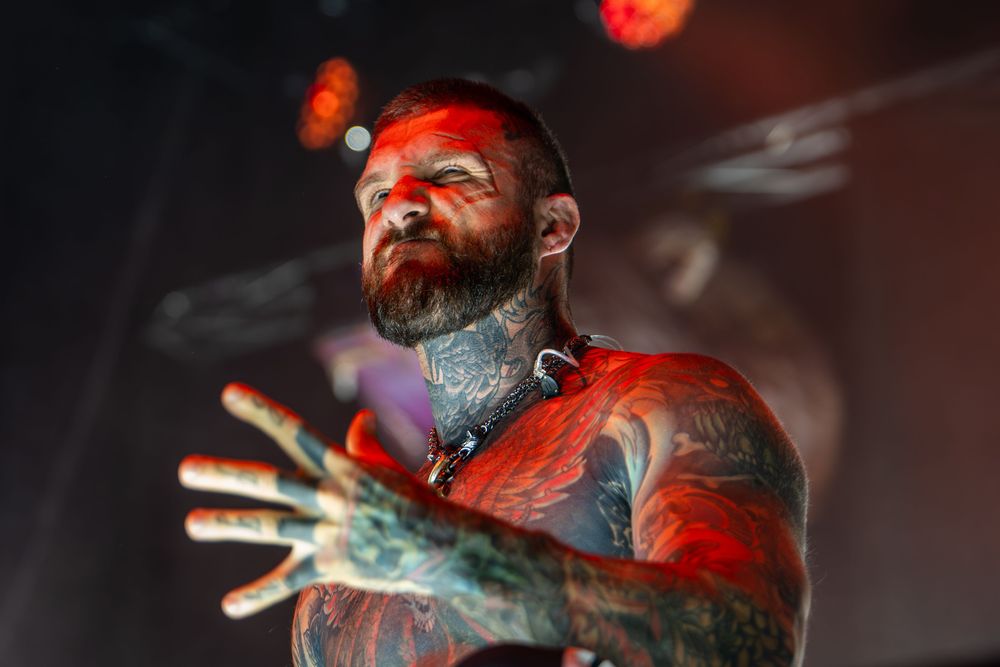 Slaughter To Prevail live — Alex Terrible auf der Bühne